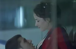 Крошечный Каси пытается сосать массивный петух