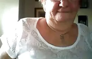 Обри Луна в POV сосать член с очками на
